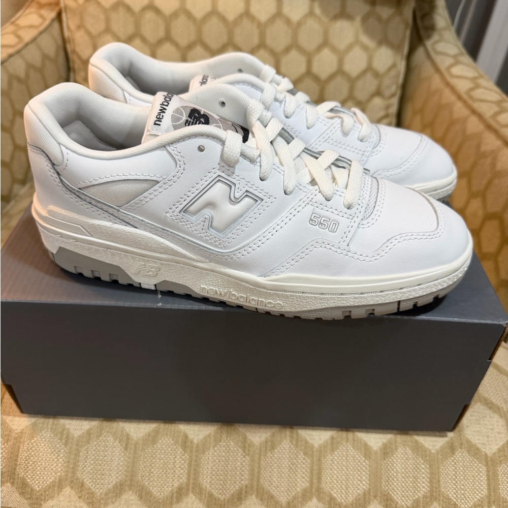New Balance 550 size 7 youth 8.5 women’s new - Picture 3 of 6